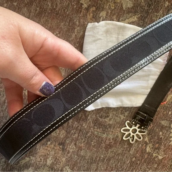 Vintage Y2K Coach Black Leather Belt with Silver Buckle, Size Small Coach Women Black Signature Jacquard and Leather Belt Size  main image 2